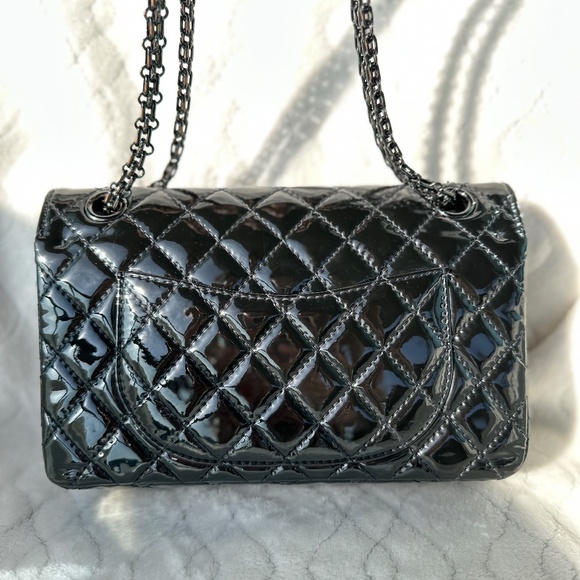 CHANEL 2.55 Reissue 225 Black Patent Quilted Calfskin Shoulder Bag - Picture 6 of 16